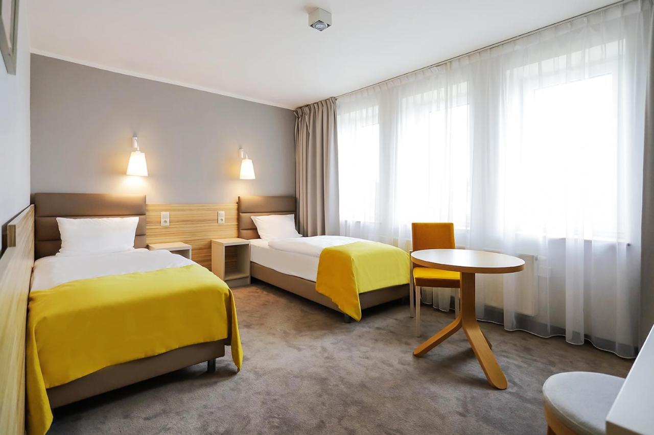 West - Airport Hotel 2*